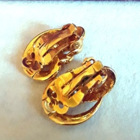 Antique Golden Rhinestone Clip Ear Stud - Picture 2 of 4